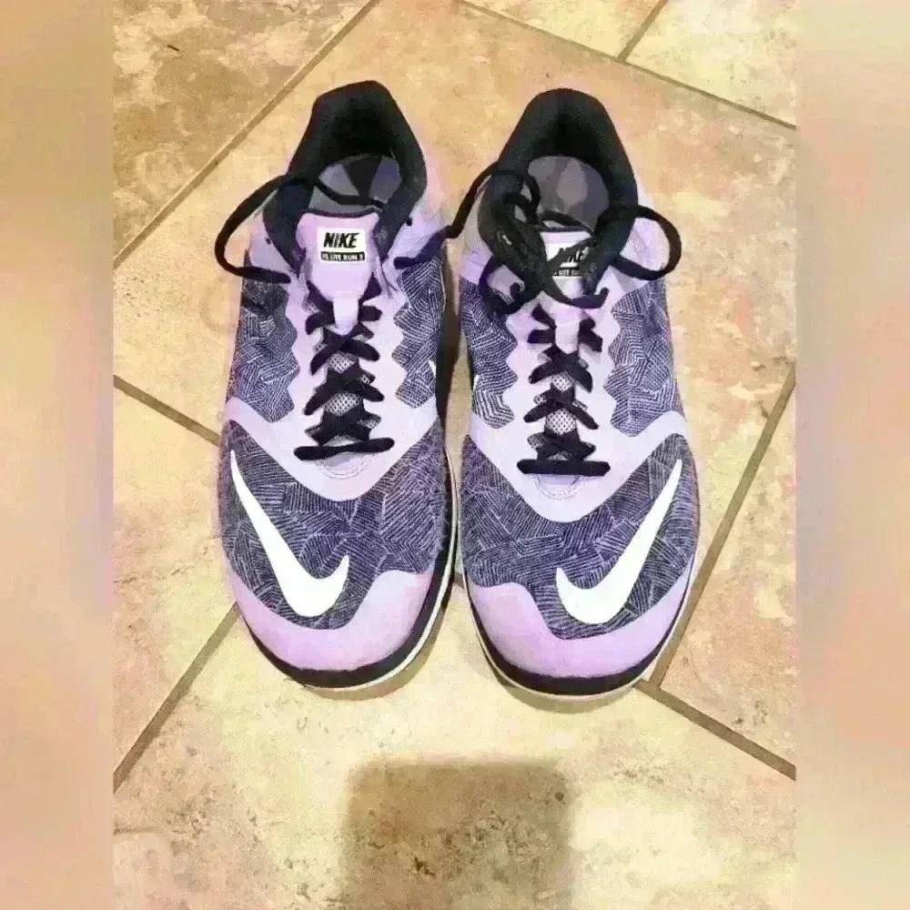 Nike women's FS lite run 3 purple running sneakers, sz 8, $18